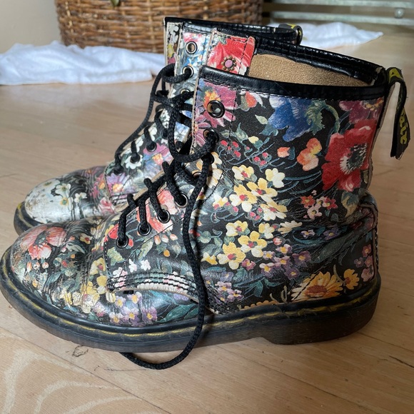 Dr. Martens Shoes - Authentic 90’s vintage floral Doc Martens